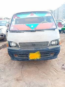 Toyota HiAce Mini Bus 2.0L, Gazole, Boîte Manuelle - Bon État