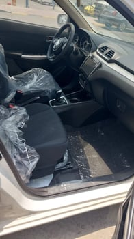 Suzuki Dzire 2024, automatique, essence, état impeccable