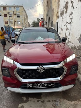 Suzuki Grand Vitara 2024, boîte automatique, état excellent à vendre