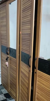 Armoire en bois 4 portes, style classique - À vendre