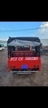 Tricycle Bajaj Mahindra 3 roues en excellent état