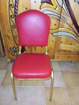Lot de 20 chaises de restaurant confortables, couleur doré et rouge