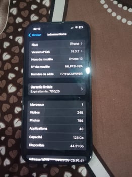 iPhone 13 comme neuf, encore sous garantie (7 mois d\'utilisation)