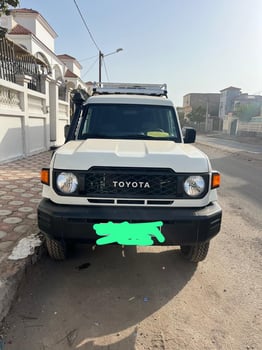 Location longue durée voiture Land Cruiser VIP automatique
