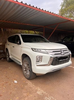 Mitsubishi Montero Sport P-Line Diesel 2022, faible kilométrage, tout option