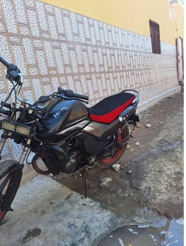 Moto archives 150cc, état neuf, à vendre