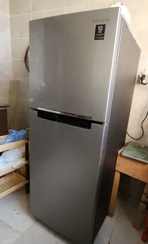Réfrigérateur Samsung 150 cm, 130L, numérique, en bon état