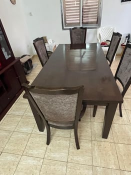 Table à manger en bois avec 6 chaises