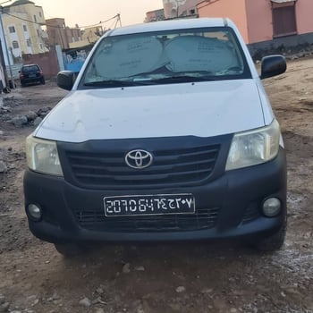 Toyota Hilux 2015, manuelle, gazole, climatisation, grand écran, prix négociable