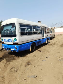 Bus Mitsubishi 25 places en excellent état à prix abordable
