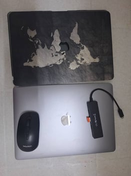 MacBook Air 2020 Gris Argenté, i7 1.2GHZ, 8 Go RAM, Adaptateur inclus