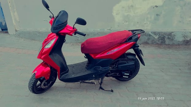 Scooter Hero Pleasure+ Rouge vif, parfait pour la ville, très bon état