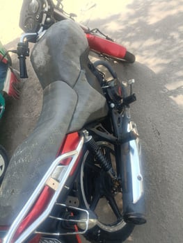 Moto Honda avec tous les papiers et prix négociable