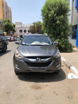 Hyundai Tucson Diesel, Suzuki Dzire Essence - SUV et Citadine en bon état