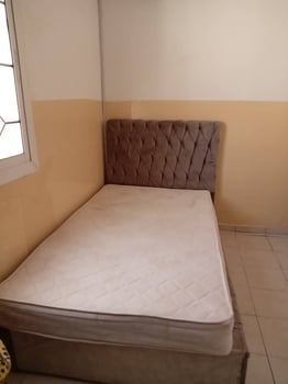 Lit avec matelas en très bon état