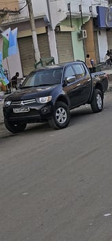 Pickup Mitsubishi L200 en excellent état - Conduite confortable