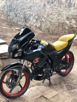 Moto Hero 220cc en parfait état