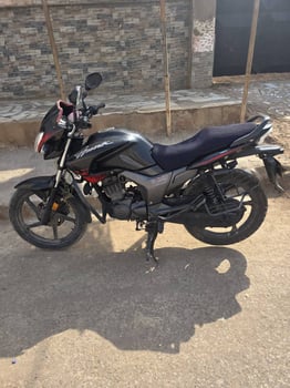 Moto Hero Hunk 150cc en bon état