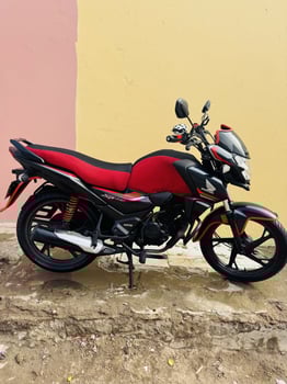Honda Moto Neuve et Bien Entretenue