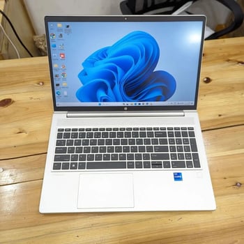 Ordinateur HP 1 To en excellent état à vendre