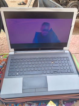 PC portable HP 17\'\', i3, 8GB RAM, 1TB de stockage en bon état
