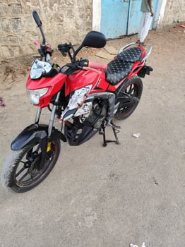 Moto Sanke 200cc, transmission manuelle, bon état