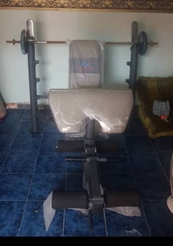 Table de musculation neuve avec barre et disques de 10kg