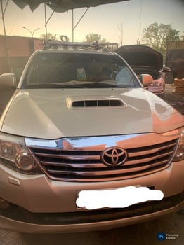 Toyota Fortuner, bon État, clim fonctionnelle