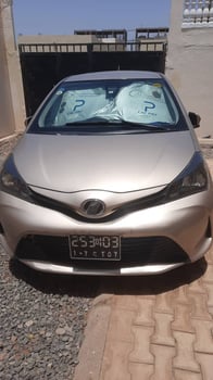 Toyota Vitz 2015, essence, climatisation, mode sport