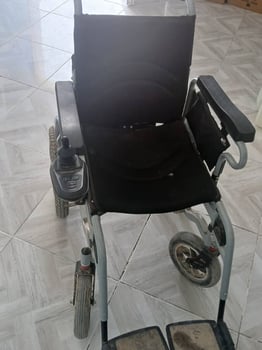 Chaise roulante électrique neuve à vendre