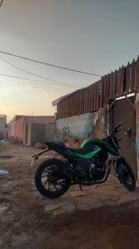 Moto Huaihai AK150, comme neuve, entretien assuré