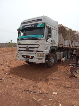 Camion Sinotruc avec Remorque, en bon état, année 2015