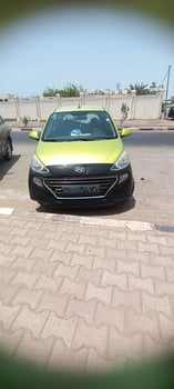 Voiture en excellent état avec climatisation et radio, 59 000 km
