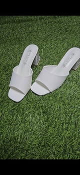 Lot de chaussures pour femme – talons, compensées et mules