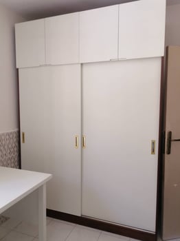 Armoire moderne 6 portes – Finition bicolore sur-mesure