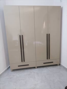 Armoire moderne 6 portes – Finition bicolore sur-mesure
