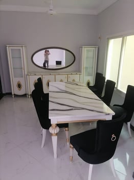 Salle à manger complète avec table marbre et buffet