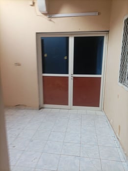 Maison avec 2 chambres & salon à louer à Barwaqo 1