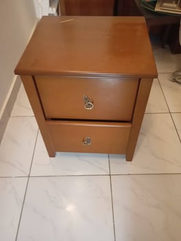 Commode 2 tirroires, bon état, livraison gratuite