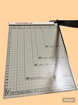 Coupe-papier métallique Master Plus pour feuilles A4 et plus