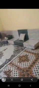 Qaaci avec rideau et moquette