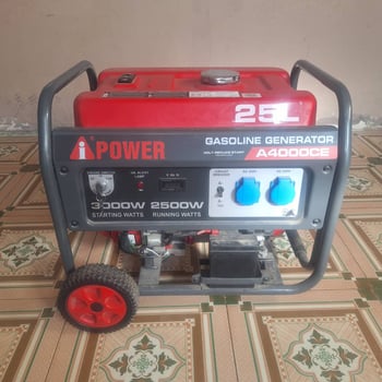 Générateur neuf, jamais utilisé, 3000 w, essence 25L, négociable