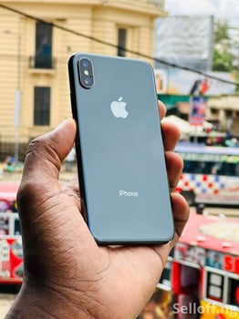 Smartphone iPhone X en excellent état, protégé, batterie neuve