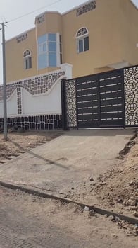 Maison 5 chambres, 2 SDB, grand balcon, parking à Hormuz