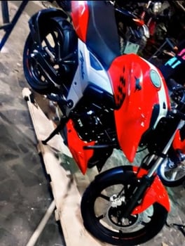 Moto TVS 160cc d\'occasion, très bien