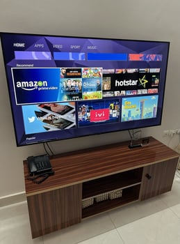 Télévision Smart TV 60 pouces Star X + Meuble TV élégant