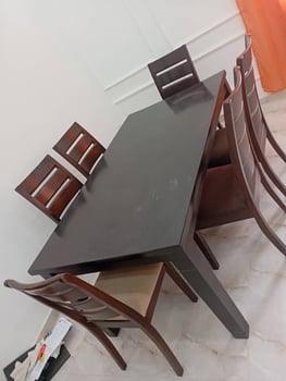 Table à manger et 6 chaises - Bon état