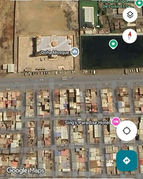 Terrain urbain viabilisé à vendre à Quartier 7 Bis, en bord de route - 90m²
