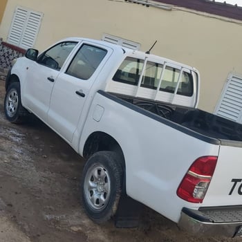 Toyota Hilux 2015, diesel, bon état, climatisée