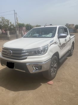 ,TOYOTA HILUX requin 2020 automatique, TOYOTA HILUX 2015 manuell